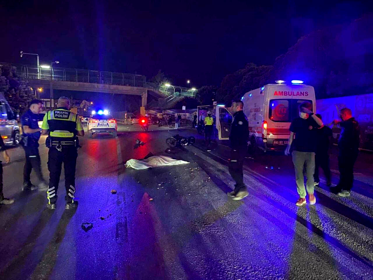 Kocaeli’de feci kaza: Tır, motosiklet sürücüsünü ezdi