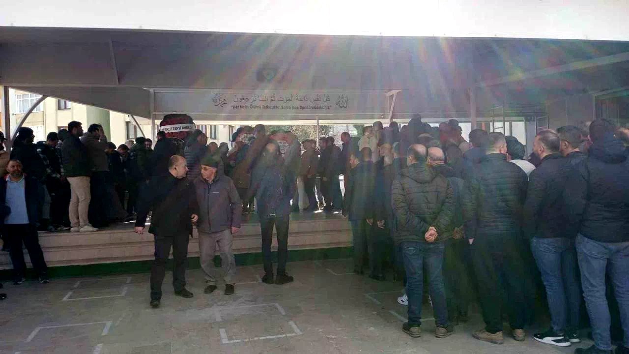 Kocaeli’de forkliftin altında kalan işçi son yolculuğuna uğurlandı
