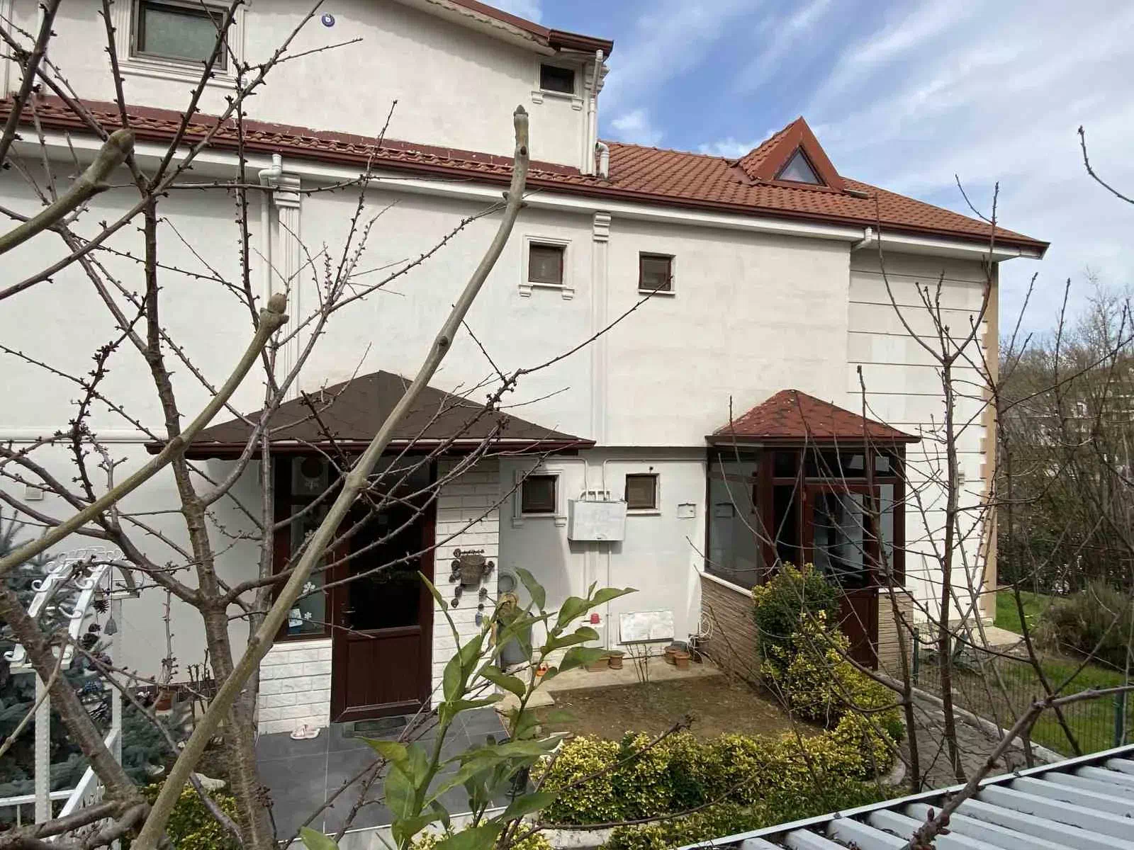 Kocaeli’de ‘Hacı Baba’ Dolandırıcılığıyla Vatandaşları Kandıran Aile Yakalandı.