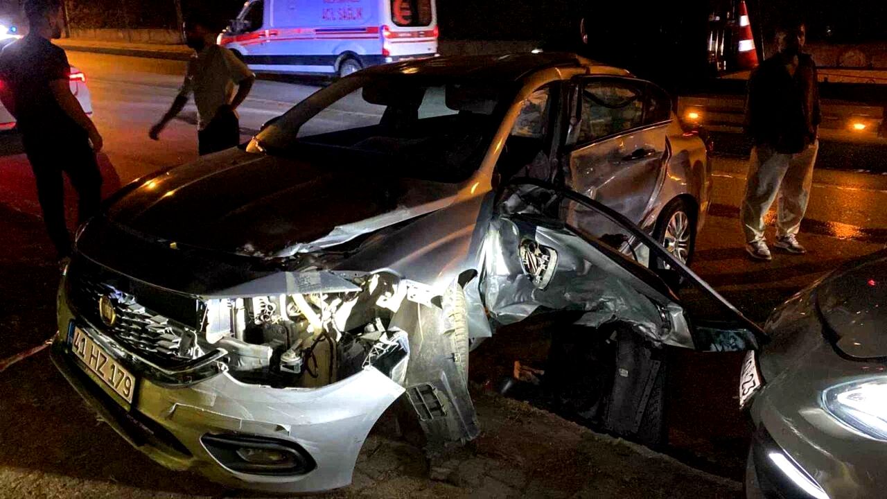 Kocaeli’de iki otomobil çarpıştı: 4 yaralı