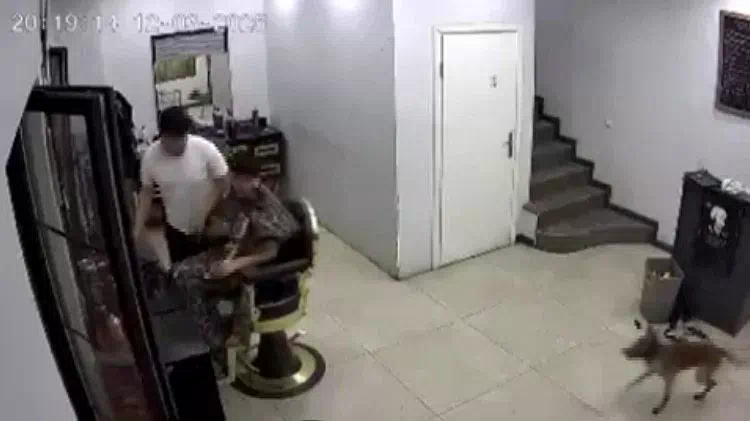 KOCAELİ’DE KUAFÖRDE KORKU DOLU ANLAR!