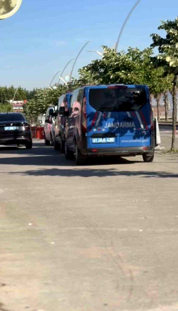 Kocaeli’de rüşvet ve tefecilik operasyonunda 18 şüpheli yakalandı