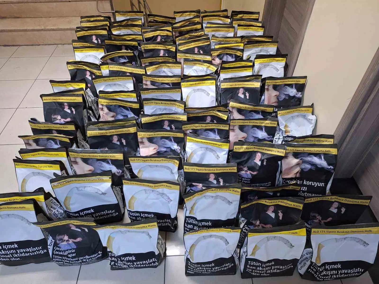 Kocaeli’de yapılan operasyonda 100 kilogram kaçak tütün bulundu, 2 kişi hakkında yasal işlem başlatıldı.