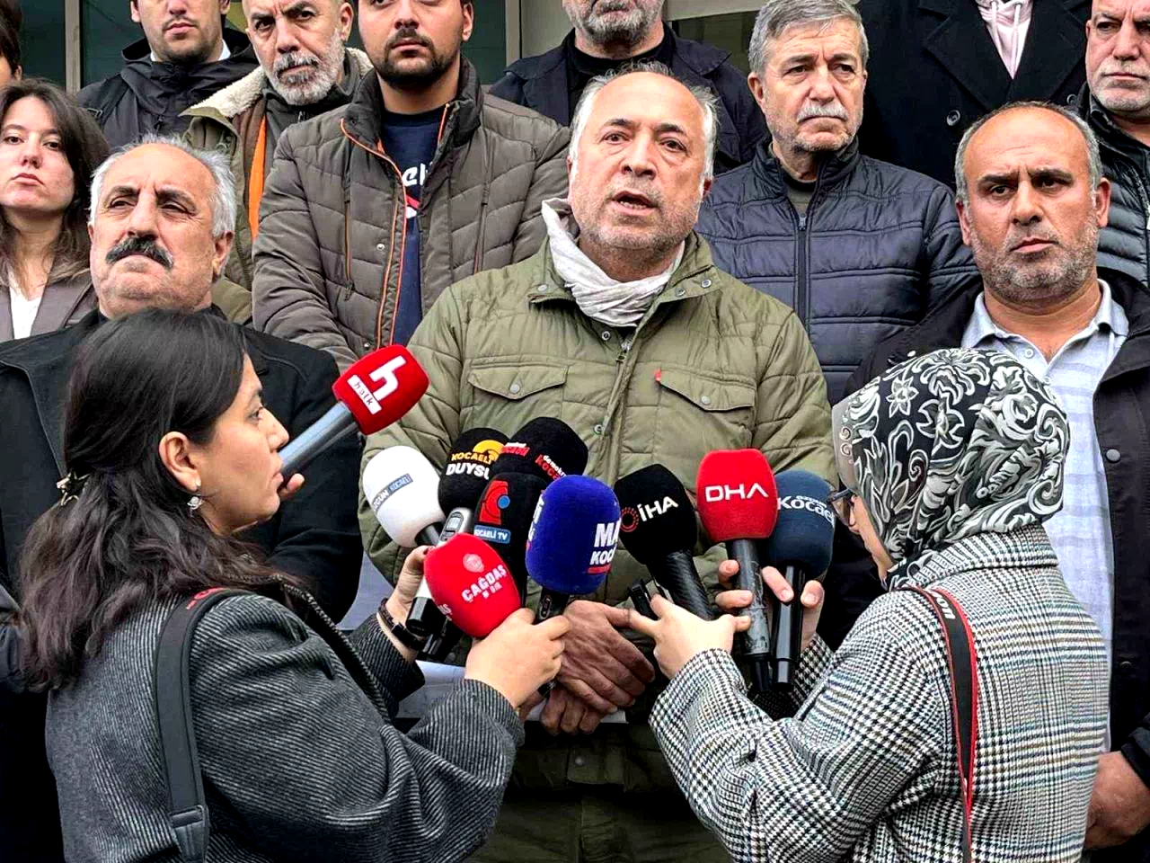 Kocaeli’deki fabrika yangınında ölenlerin yakınlarından SGK önünde açıklama