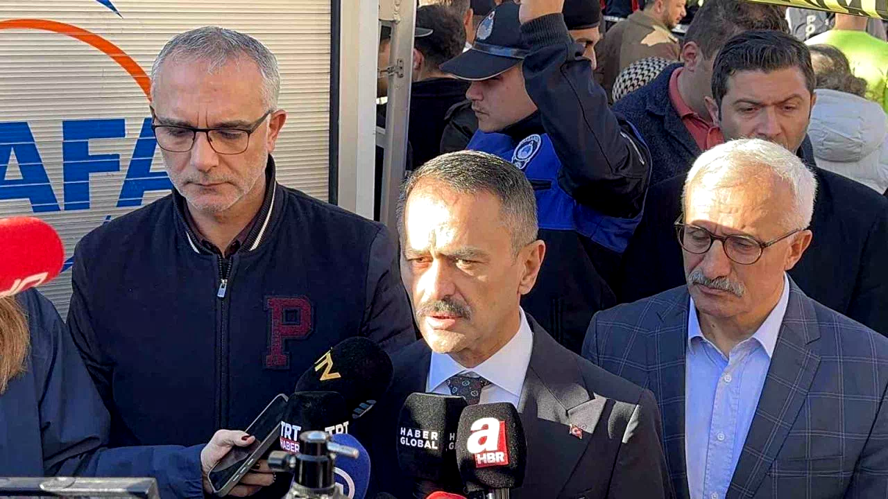 Kocaeli Valisi Aktaş: “Ailenin binanın 2. katında oturduğunu değerlendiriyoruz”