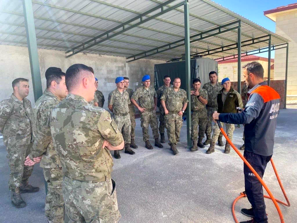 Komandolara verilen ‘Enkazda Arama ve Kurtarma Eğitimi’ tamamlandı