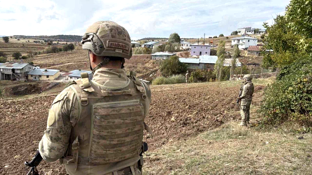Komşusunu öldüren firari jandarmaya ateşle karşılık verdi, yaralı şekilde yakalandı