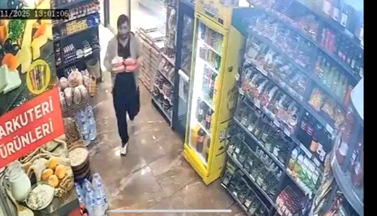 Kontrolden çıkan cip şarküteriye daldı: Kıl payı kurtuluş kamerada
