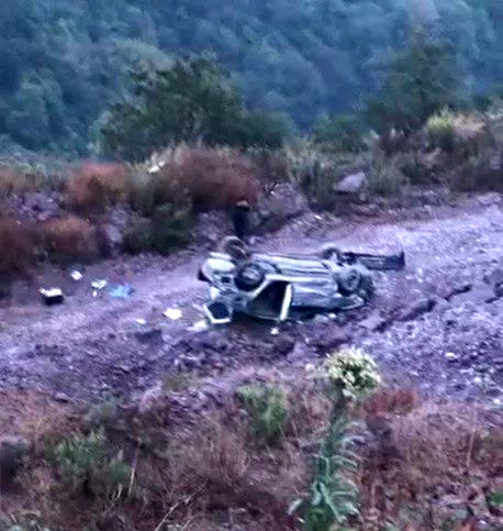 Kontrolden çıkan otomobil şarampole yuvarlandı