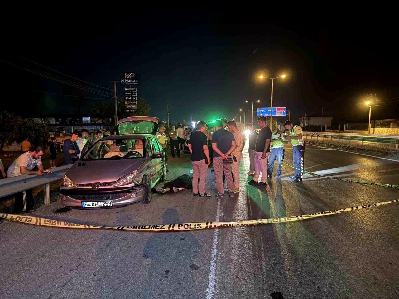 Kontrolünü kaybettiği otomobilde can verdi: Araçtaki alkol şişesi dikkat çekti