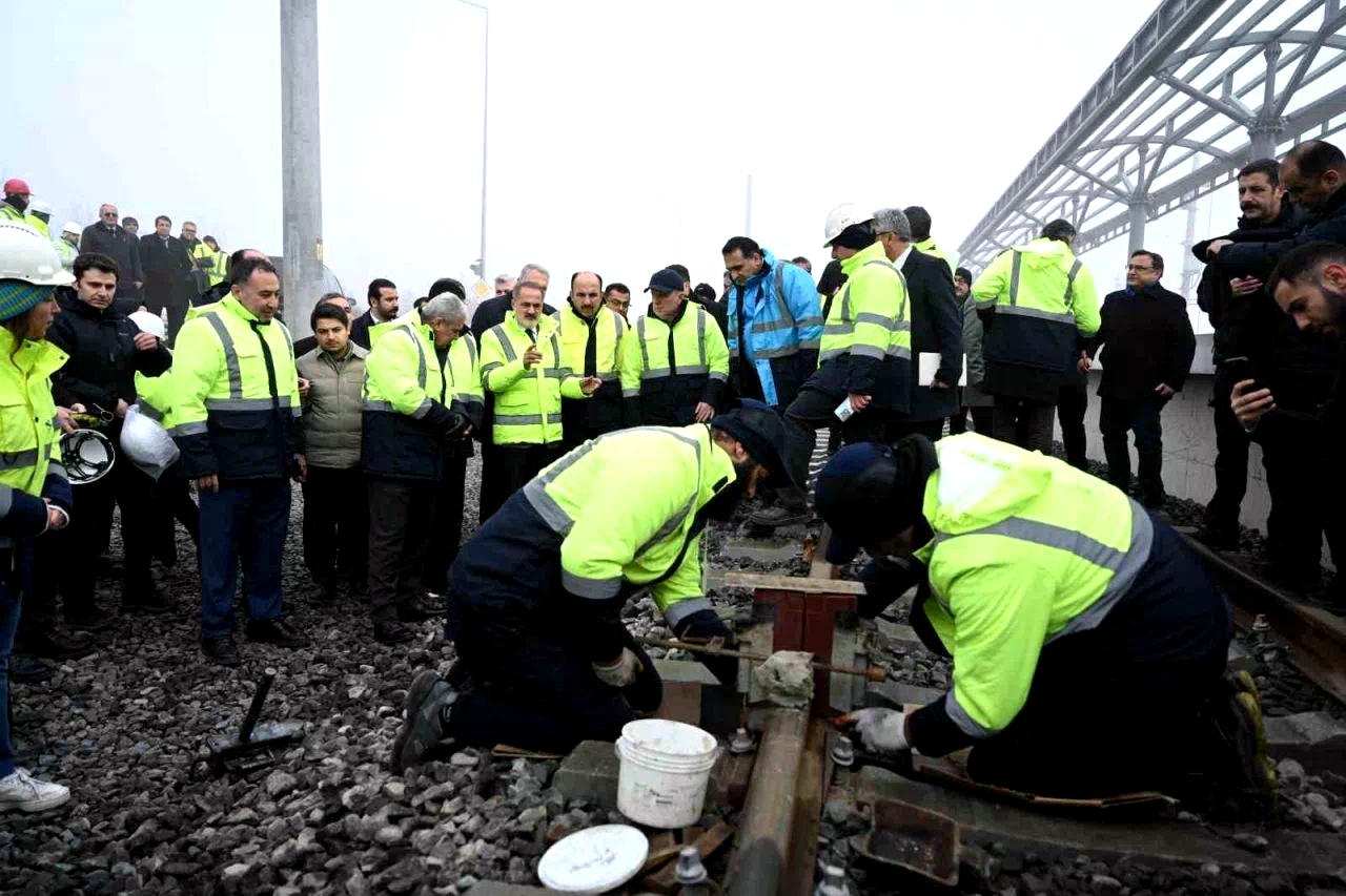 KONYARAY Banliyö Hattı’nda ray birleştirme kaynak programı yapıldı