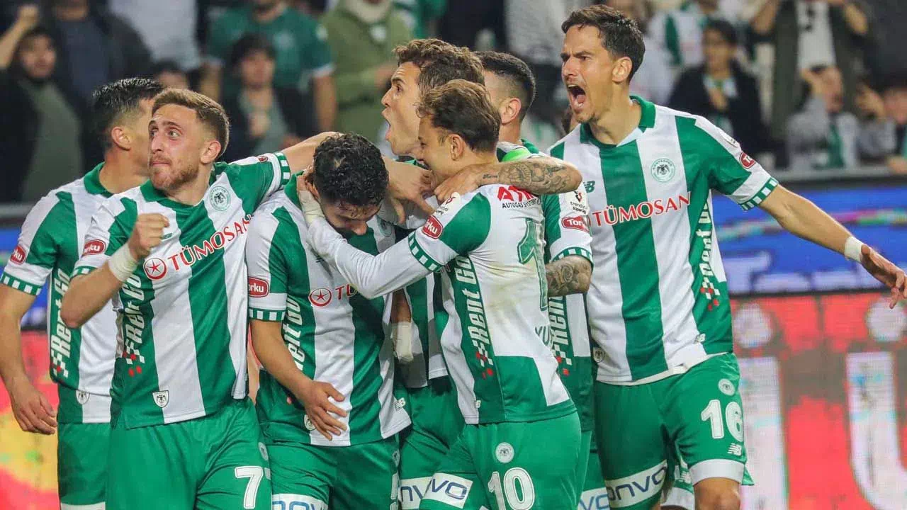 Konyaspor 9 kişi kaldığı maçta Beşiktaş’ı devirdi