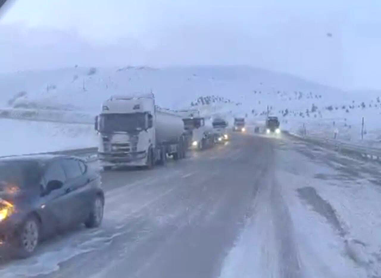 Kop Dağı Geçidi yoğun kar ve tipi nedeniyle ulaşıma kapandı