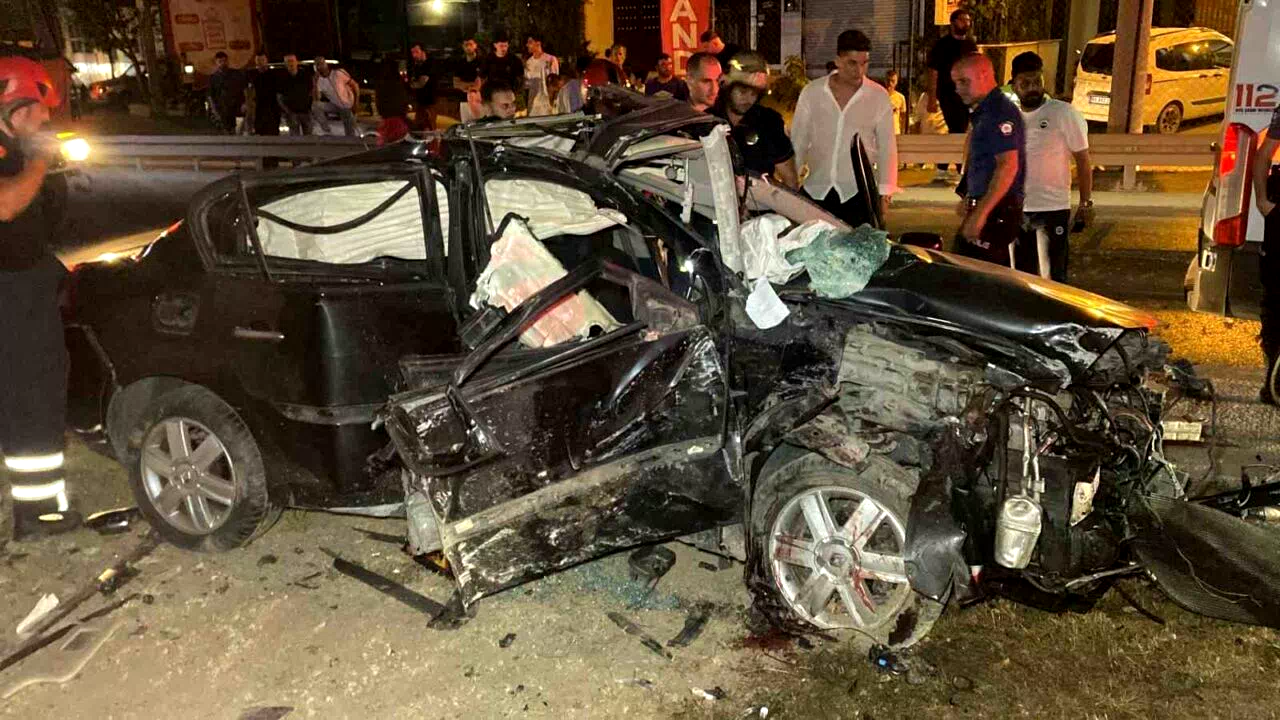 Köprü ayağına çarpan otomobil hurdaya döndü: 2 ağır yaralı