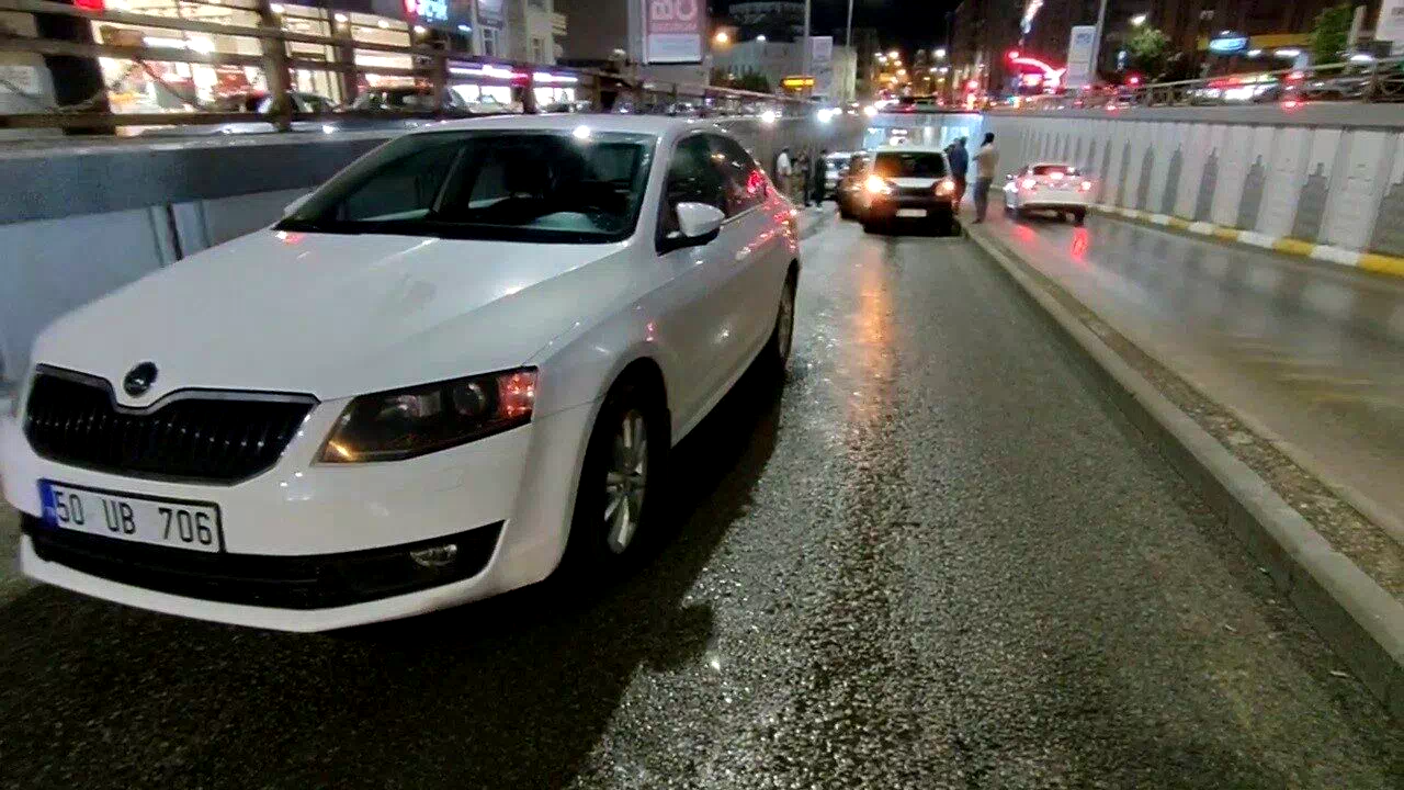 Köprülü kavşakta zincirleme trafik kazası