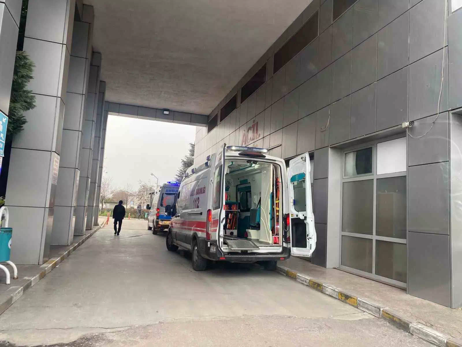 Körfez’de 52 kişinin mide bulantısı ve kusma şikayetiyle hastaneye kaldırılmasına neden olan tavuk döner işletmesi kapatıldı.