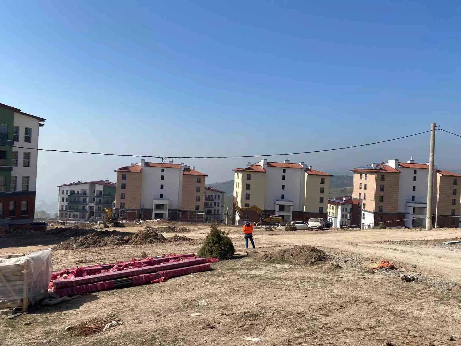 Körfez’de Şantiye Alanında Doğal Gaz Ana Hattına Zarar Veren Kepçe Operatörü, Yoğun Koku Oluşmasına Neden Oldu