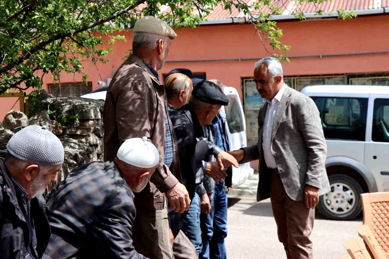 Köylüler, belediye başkanından tandır istedi