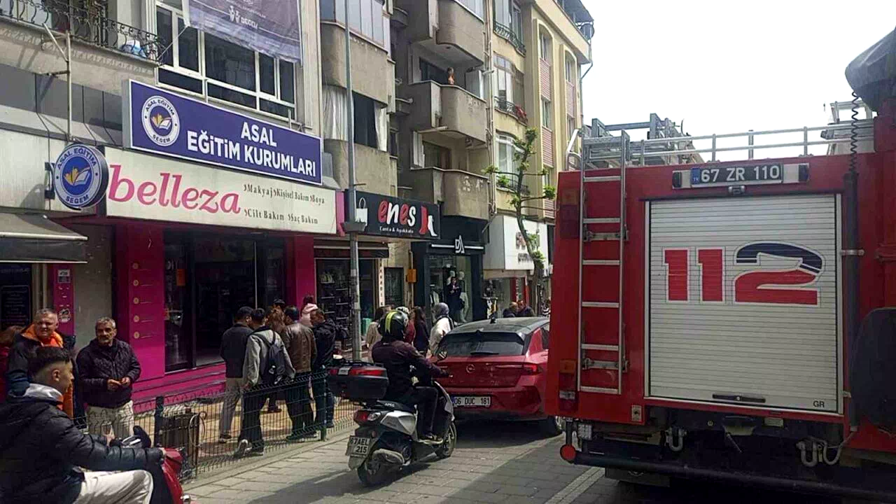 Kozmetik ürünlerinin satıldığı işyerinde çıkan yangın korkuttu