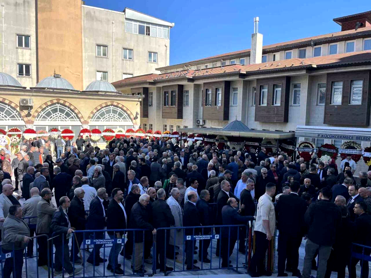 Küçükçekmece Belediye Başkanı Çebi’nin kardeşi Ömer Çebi son yolculuğuna uğurlandı