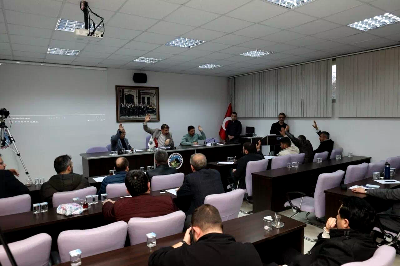 Kula Belediye Meclisi’nde arsa satışı ve teminat talebine ret