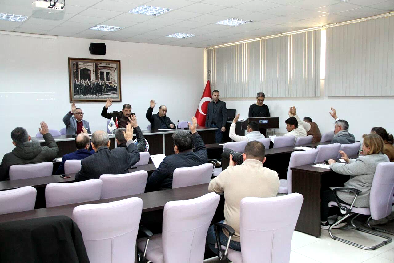 Kula Belediye Meclisi’nde gerginlik