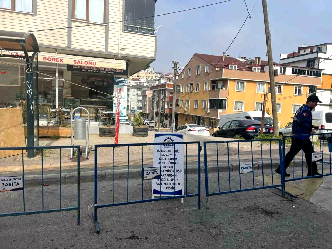 Kurallarına uymayan pazarcı esnafının tezgahı kapatıldı
