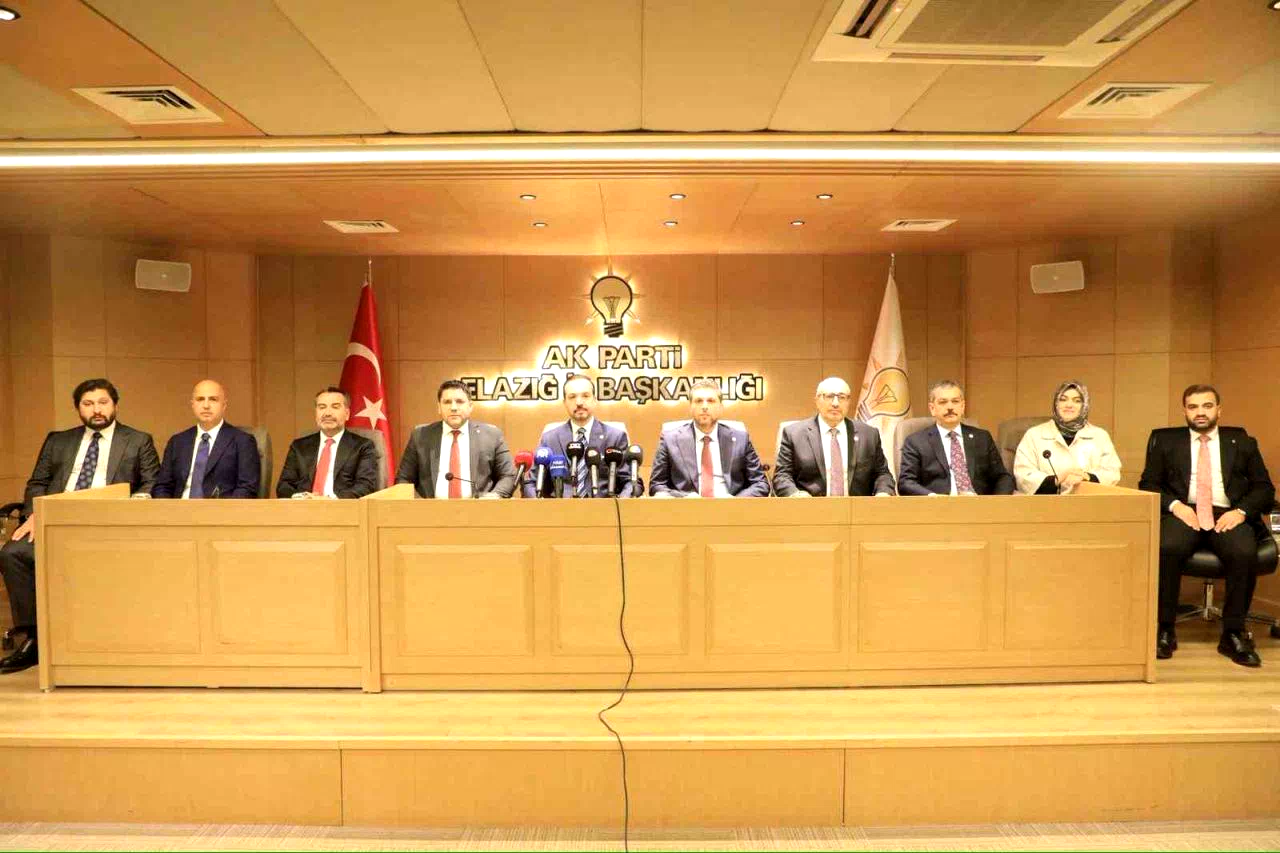 Kürşad Zorlu’dan Özgür Özel’e tepki: “Atatürk’ün milliyetçiliği Türkiye’yi şikayet etmek değil, yüceltmektir”