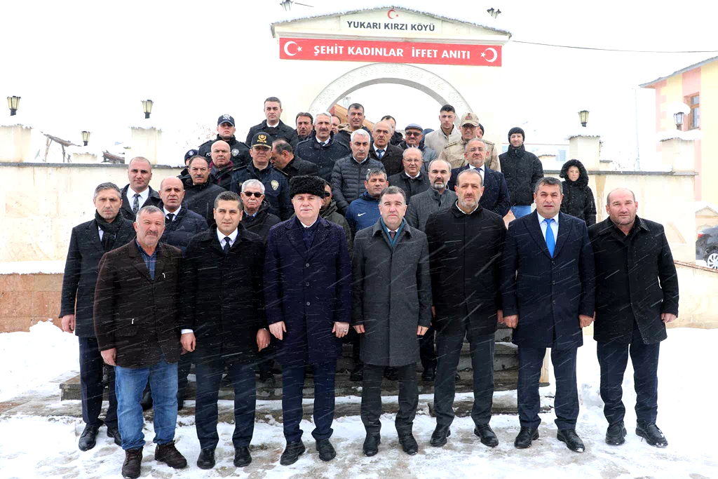 Kurtuluş Coşkusu Milli Kahramanların Kabirlerini Ziyaretle Başladı