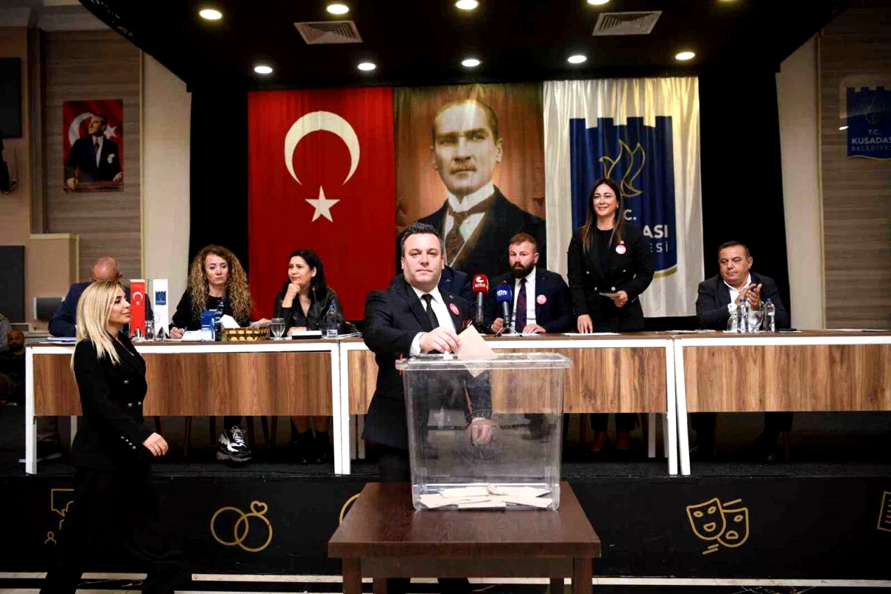 Kuşadası Belediye Başkanı Günel’in yerine Demirtaş getirildi
