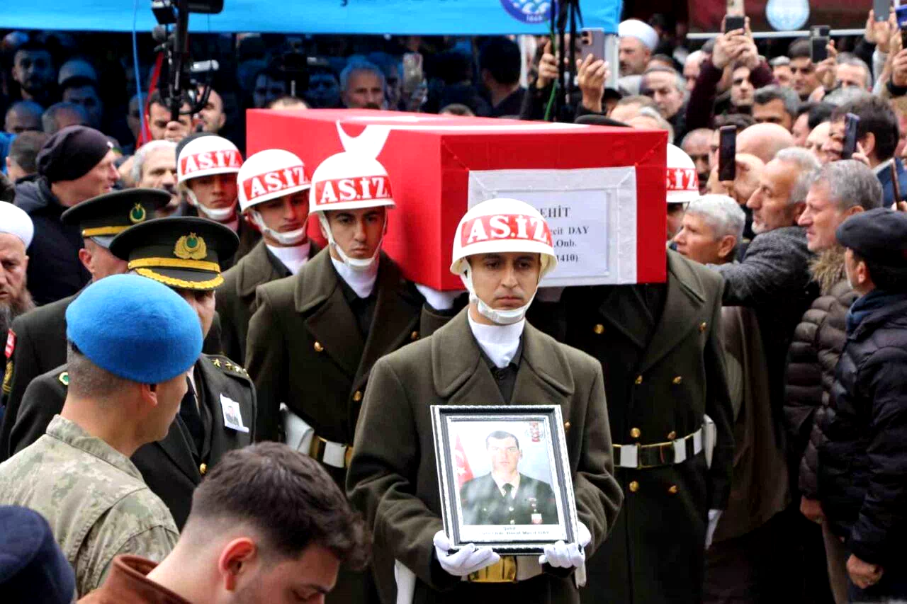 Kuzey Irak’ta Dron saldırısı sonrası şehit olan Uzman Onbaşı Berat Mecit Day’a son görev