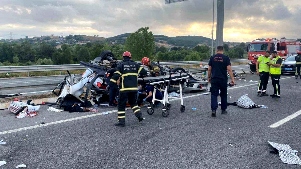 Kuzey Marmara’da otomobil yön tabelasına çarptı: 1 ölü, 4 yaralı