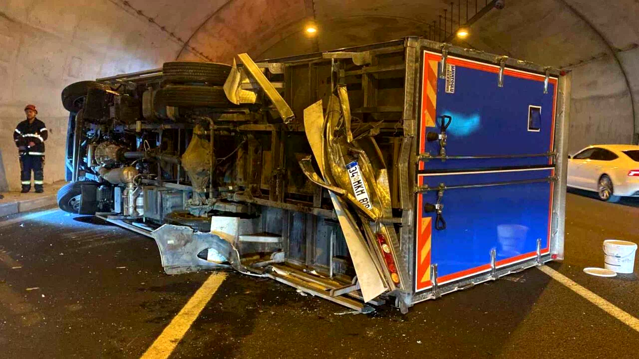 Kuzey Marmara Otoyolu’nda tünel içinde kaza: 1’i çocuk 3 yaralı