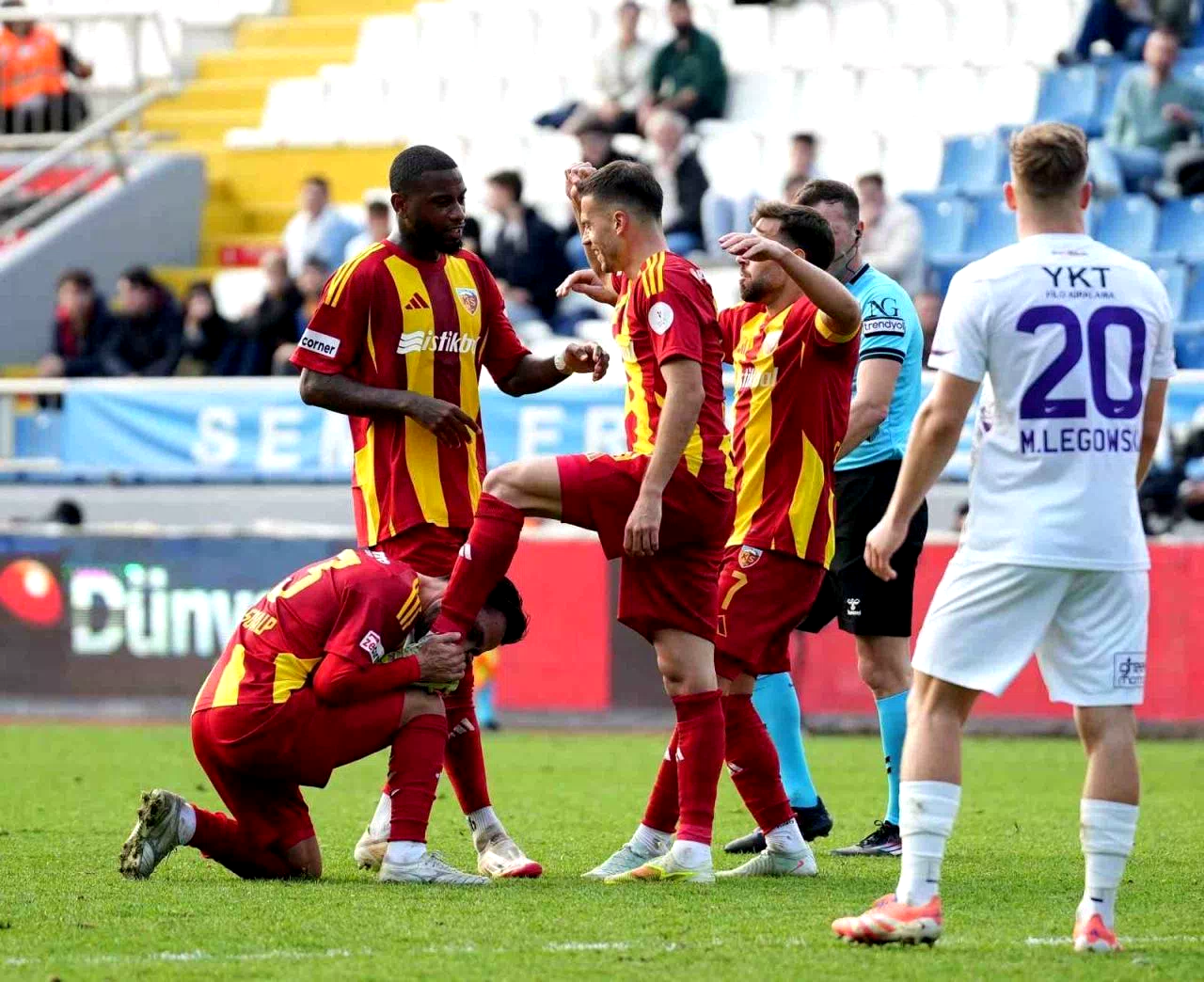 Laszlo Benes gollerine devam ediyor
