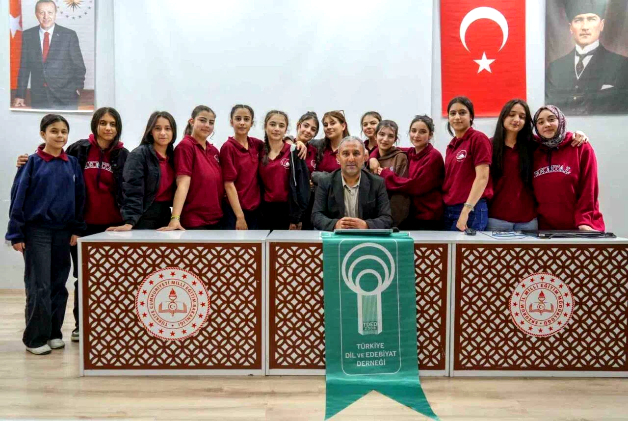 Lisesi öğrencileriyle “Fotoğraflarla şehrin dilini anlamak” üzerine söyleyişi