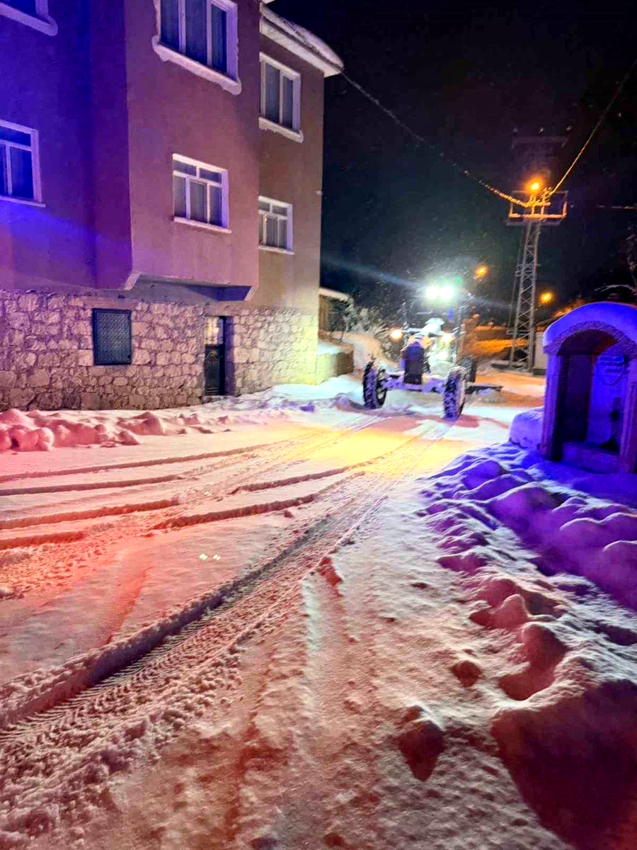 Mahsur kalan hasta vatandaşın yardımına karla mücadele ekipleri yetişti