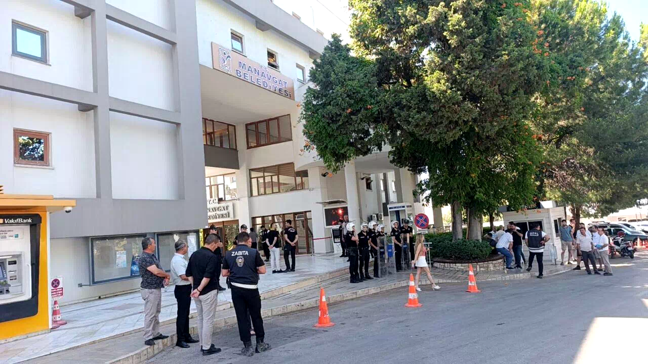 Manavgat Belediyesi’ne ’rüşvet ve yolsuzluk’ operasyonu