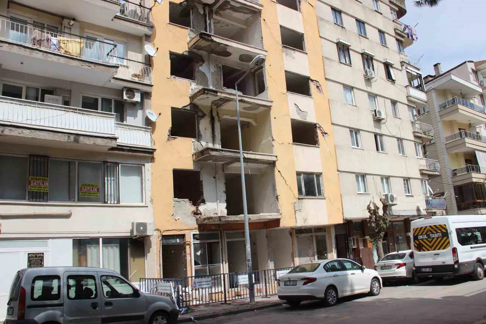 MANİSA’DA SİT ALANI NEDENİYLE YIKILAMAYAN BİNA İÇİN ÖNLEM ALINMASI İSTENİYOR