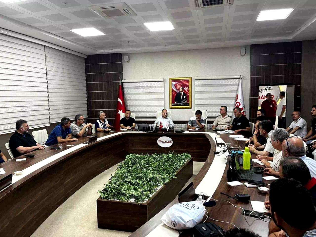 Manisa Valiliği Kriz Merkezi çalışmalarına devam ediyor