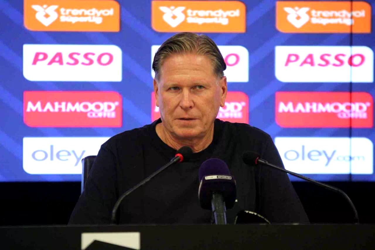 Markus Gisdol: “Takım halinde çalışmaya ve zaman geçirmeye ihtiyacımız var”