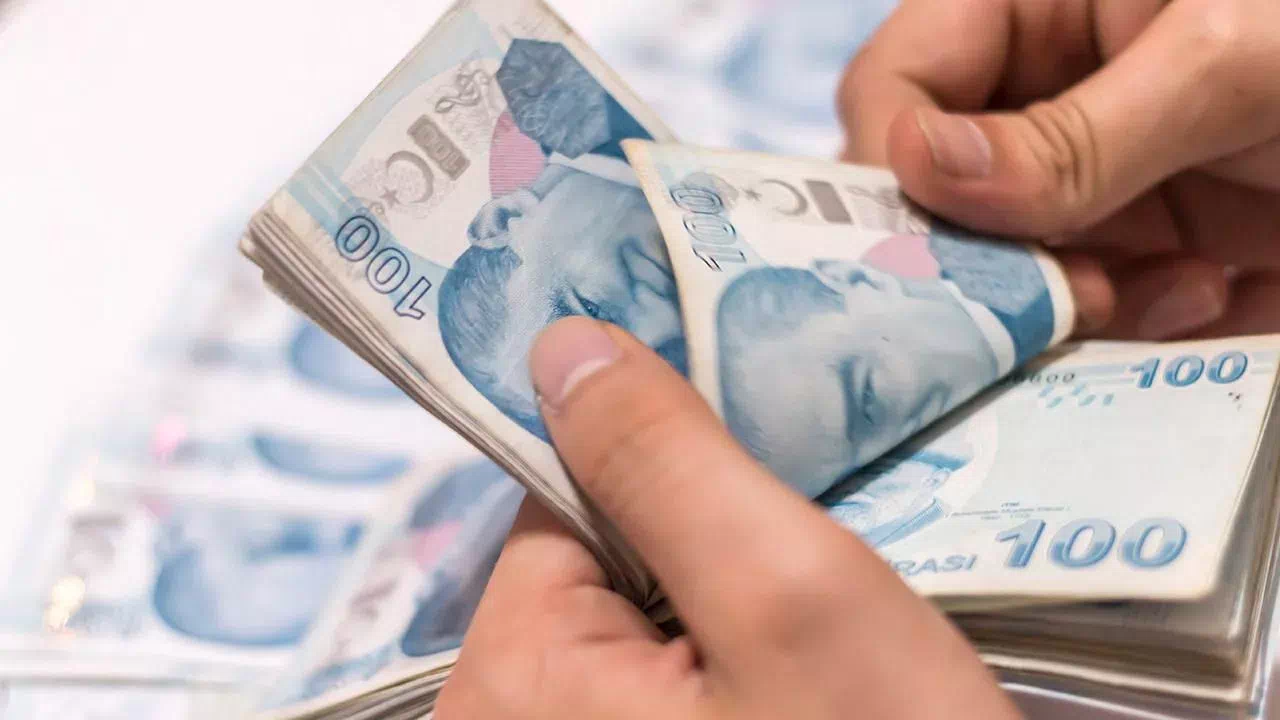 Memur emeklilerinin aylıkları ve bayram ikramiyeleri hesaplara yatırıldı