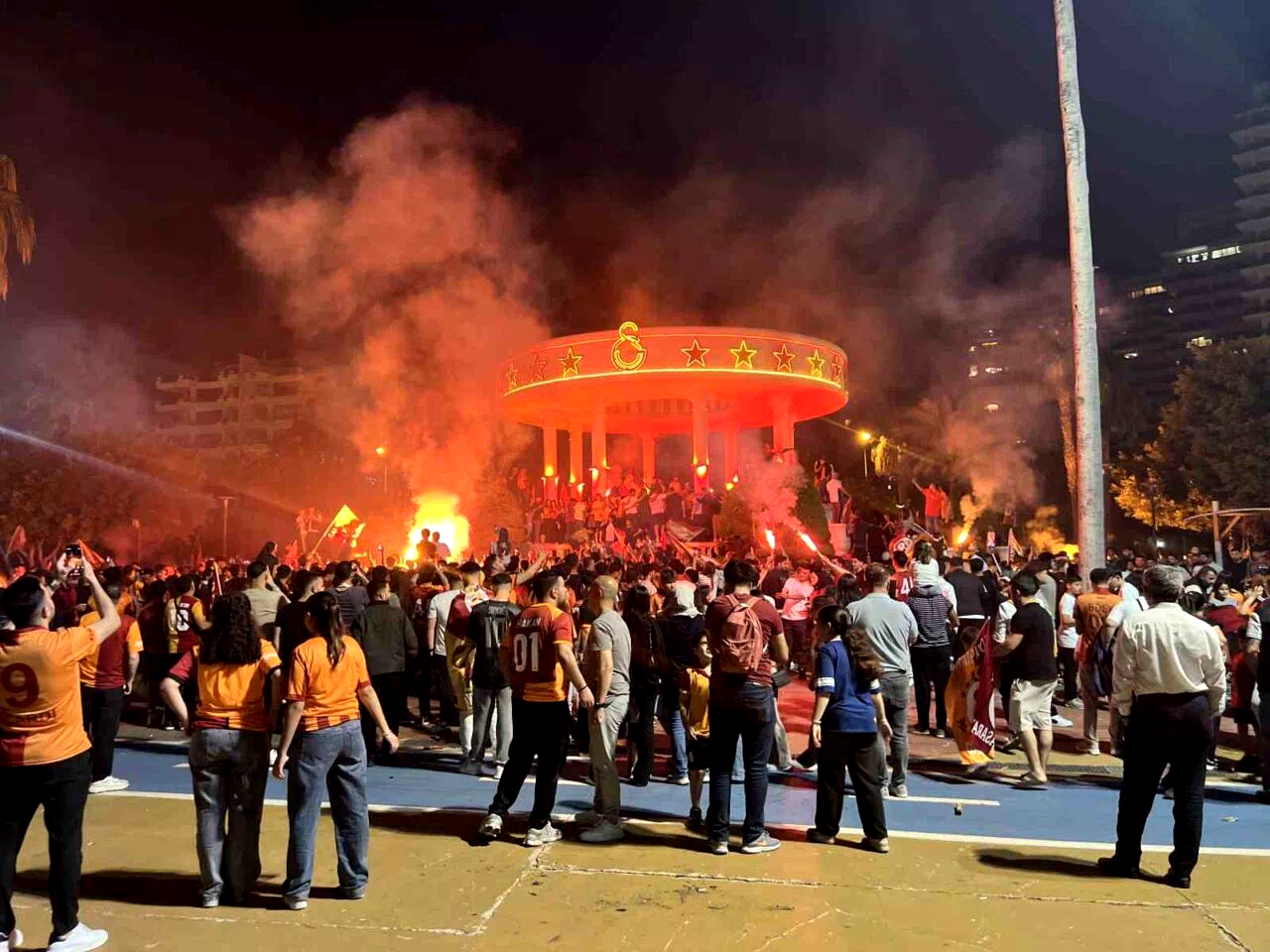 Mersin’de Galatasaray’ın şampiyonluğu büyük coşkuyla kutlandı