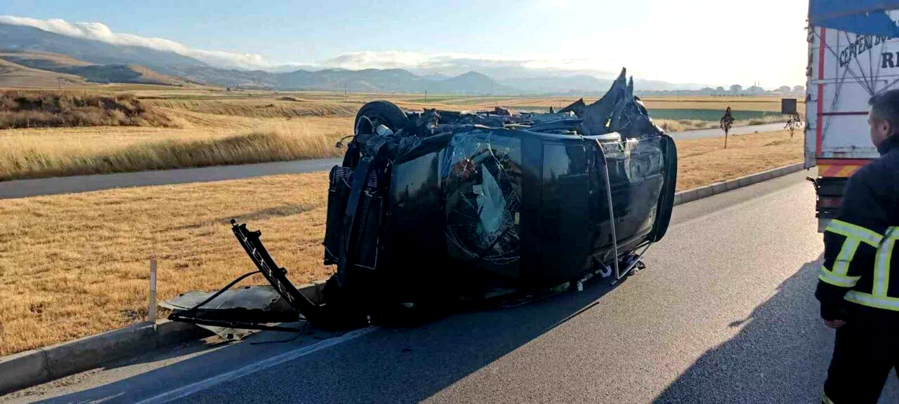 Merzifon’da traktör ve araç çarpıştı: 1 ölü, 4 yaralı