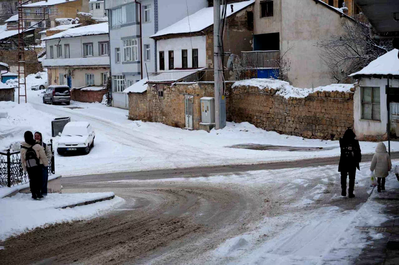 Meteorolojiden Bayburt için buzlanma, don ve çığ uyarısı