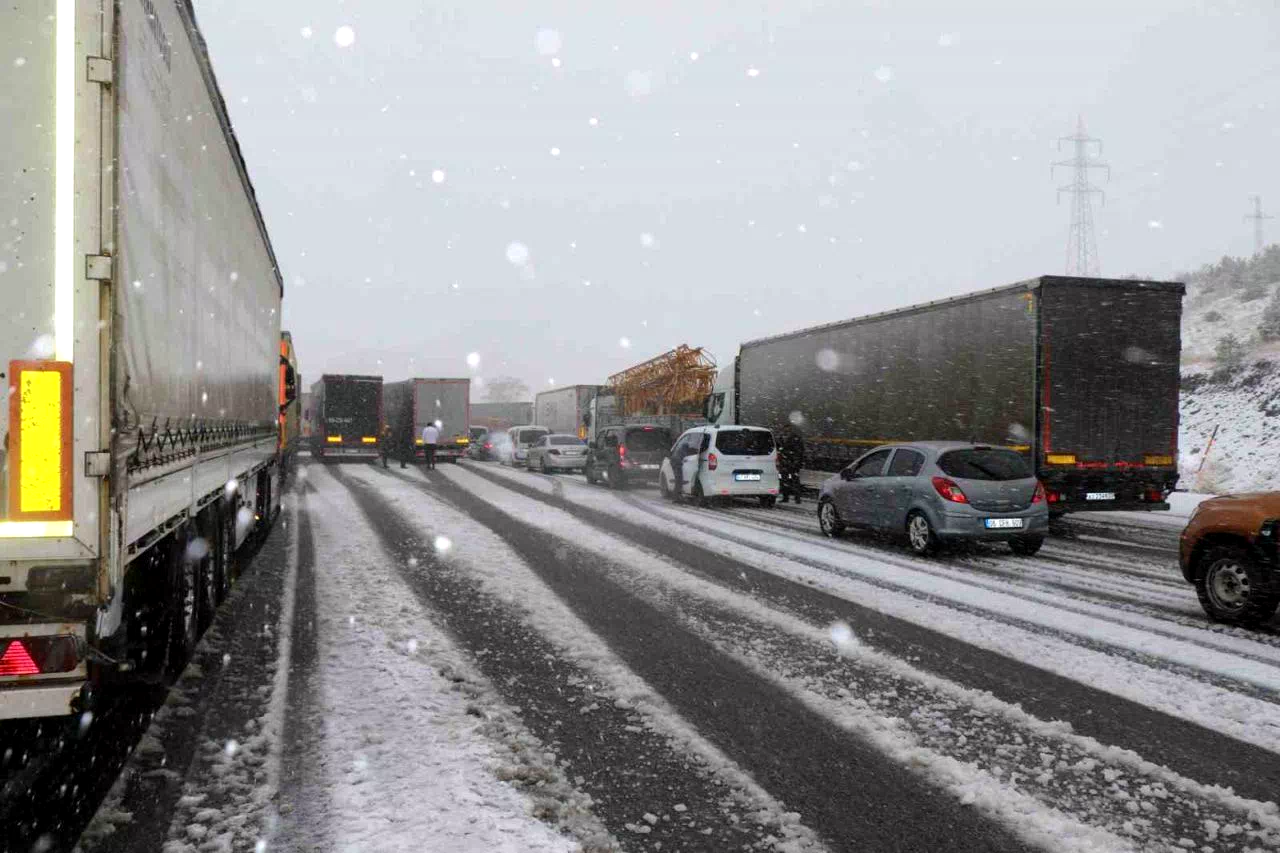Meteorolojiden Bayburt için kuvvetli kar ve fırtına uyarısı