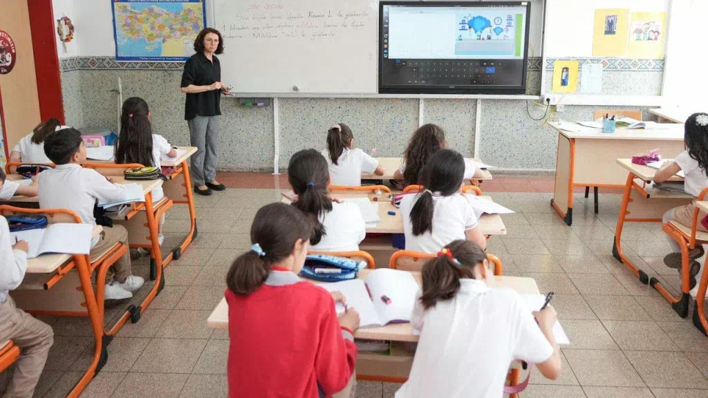 Mevsimlik tarım işçileri ve yarı göçer ailelerin çocuklarına eğitim desteği