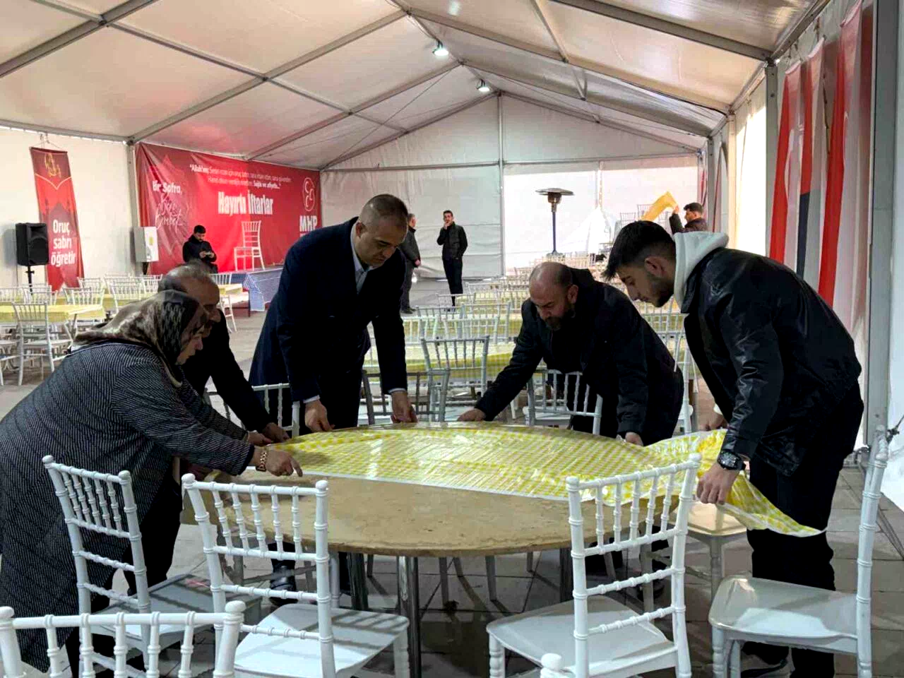MHP’den ‘Bir sofra bin bereket’ temalı iftar otağı