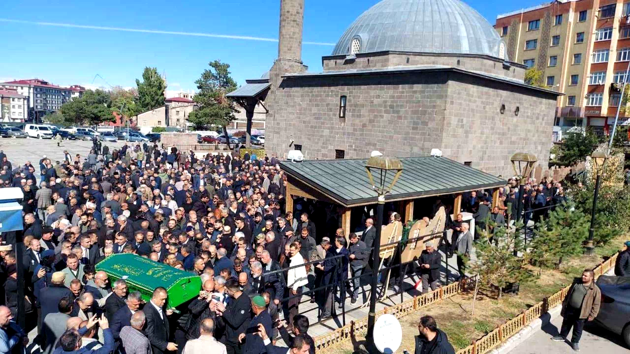 MHP’li eski başkan son yolculuğuna uğurlandı