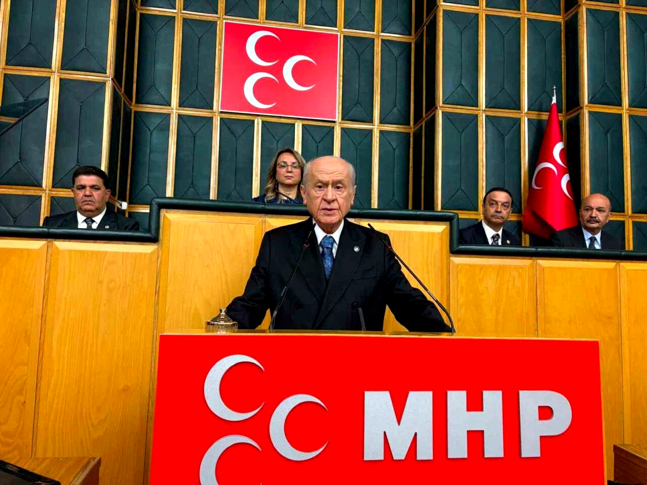 MHP lideri Bahçeli’den Özel’e: “CHP bünyesindeki çatlağı memleket sathına yaymaktan vazgeçilmelidir”