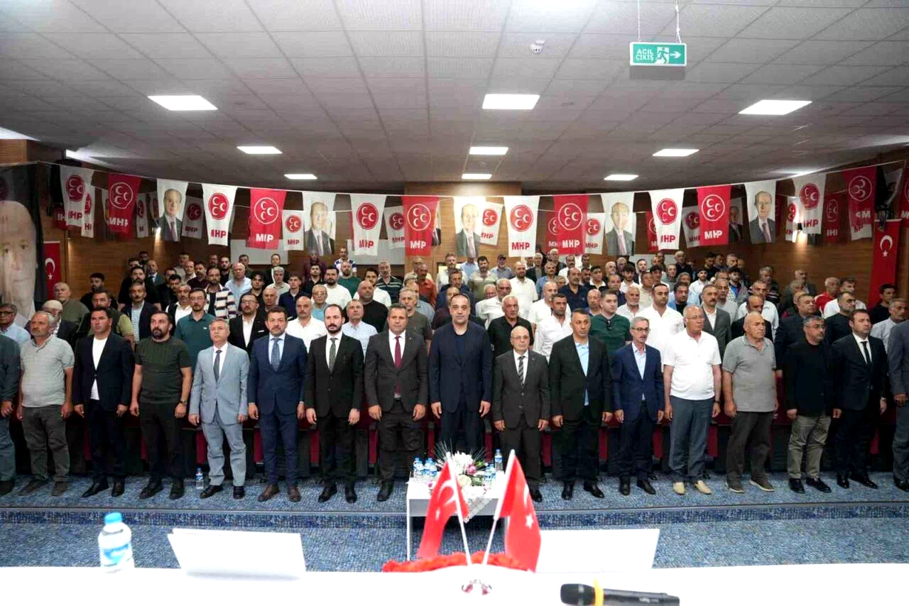 MHP Tortum İlçe Başkanlığı’nda İlhan Uzun güven tazeledi
